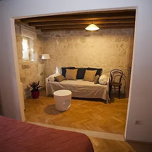 rooms-livia.hotels-in-trogir.com/